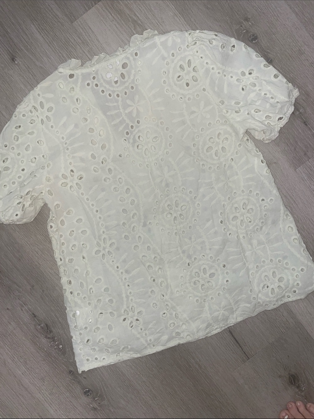 Soft Neon Green Eyelet V-Neck Blouse | Womenβs Size Medium - Picture 6 of 7